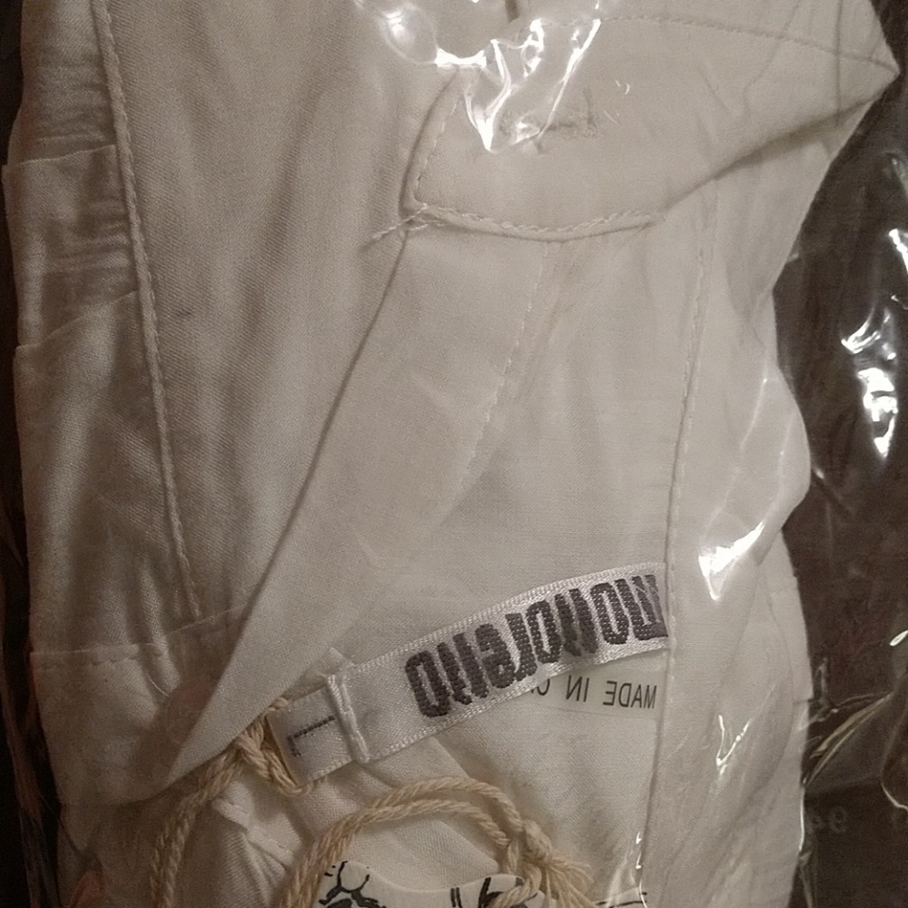 Winged cape blouse - Picture 2 of 4